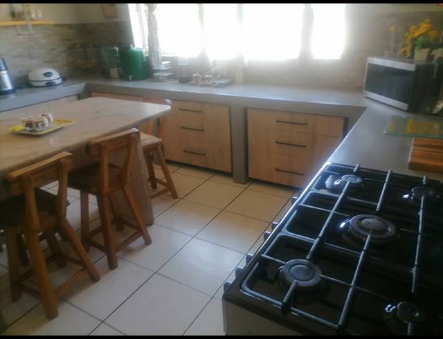 4 BEDROOM HOUSE FOR SALE IN ANNADALE